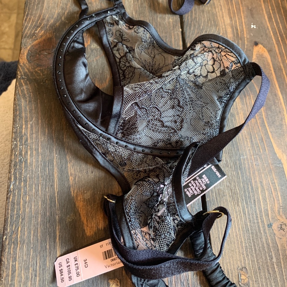 34D new with tags Victoria secret bra